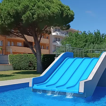 Blaupark Vacacional Con Piscina Y Terraza En